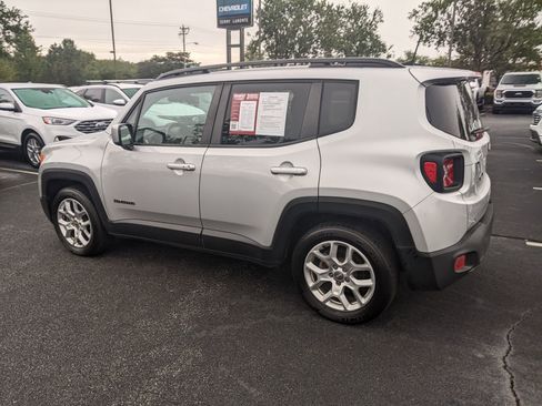 Used 2018 Jeep Renegade Latitude image 7