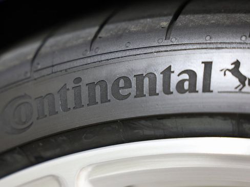 Used 2017 Audi R8 V10 w/ Carbon Exterior Package image 58