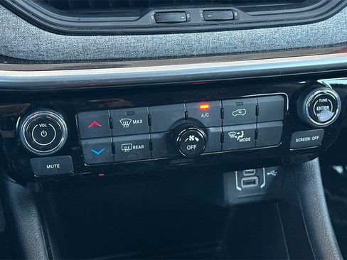 Used 2022 Jeep Compass Latitude image 23