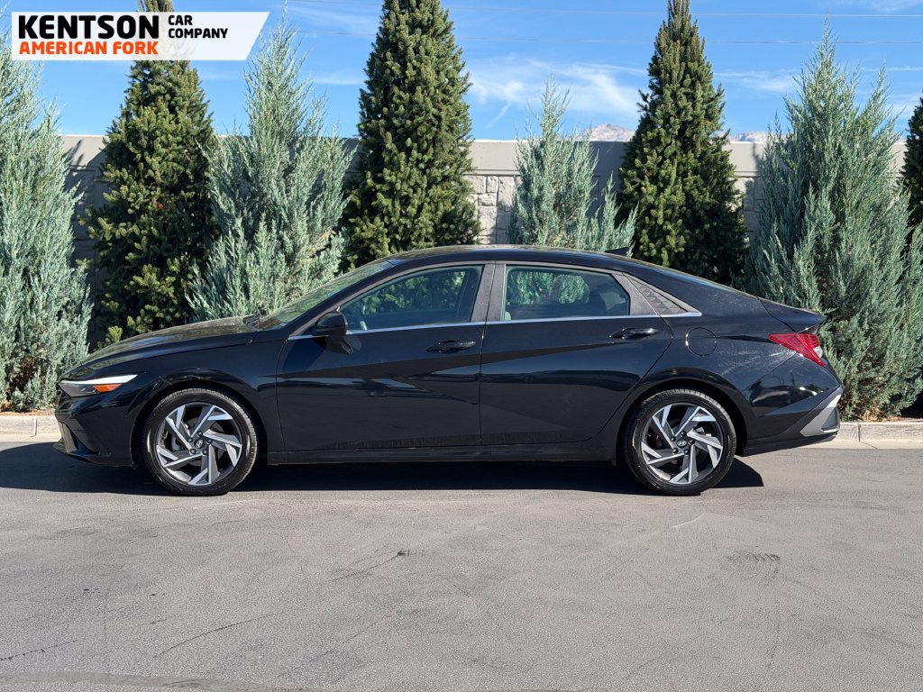 Used 2025 Hyundai Elantra SEL FWD image 4