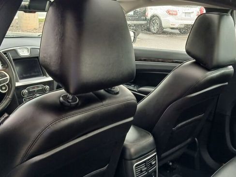 Used 2019 Chrysler 300 Limited image 15