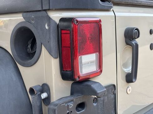 Used 2018 Jeep Wrangler Sport AWD/4WD image 10