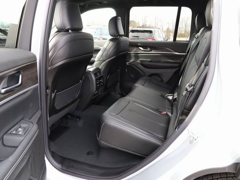 New 2025 Jeep Grand Cherokee Limited image 18