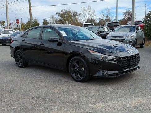 Used 2022 Hyundai Elantra SEL image 3