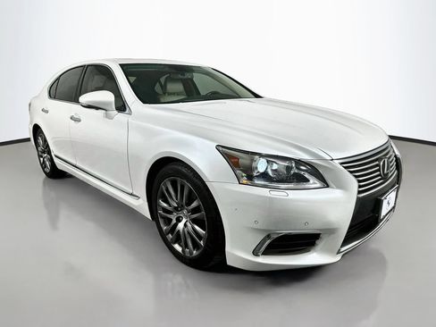 Used 2016 Lexus LS 460 w/ Comfort Package RWD image 3