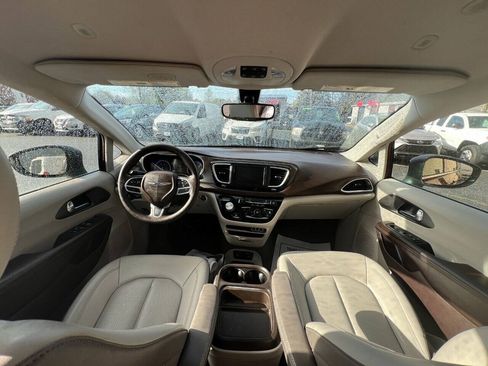 Used 2021 Chrysler Voyager Lxi FWD image 22