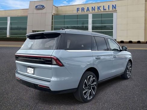 New 2026 Lincoln Navigator Reserve image 7