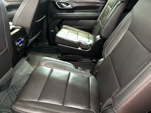 Used 2022 Chevrolet Suburban LT w/ Luxury Package AWD/4WD image 5