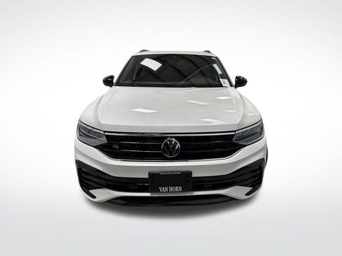 Used 2024 Volkswagen Tiguan SE R-Line image 11