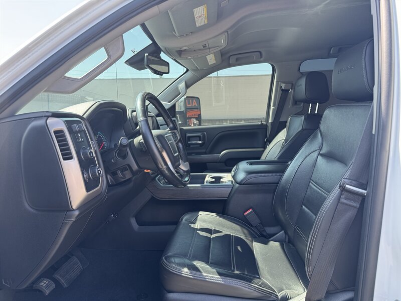 Used 2019 GMC Sierra 2500 Denali w/ Duramax Plus Package AWD/4WD image 27
