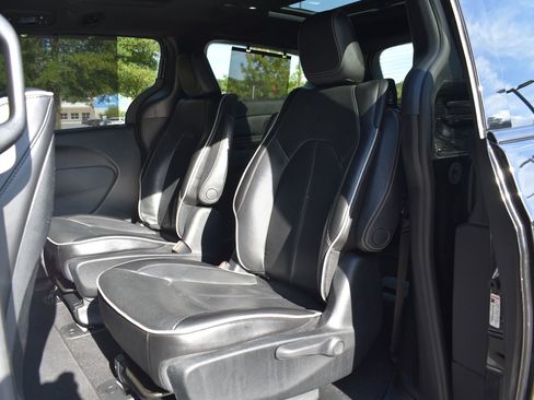Used 2019 Chrysler Pacifica Limited w/ S Appearance Package image 20