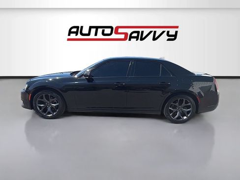 Used 2023 Chrysler 300 Touring L w/ Comfort Group RWD image 4
