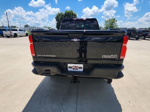 Used 2025 Chevrolet Silverado 2500 High Country w/ Technology Package AWD/4WD image 6