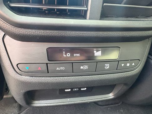 Certified 2024 Honda Pilot Touring image 29