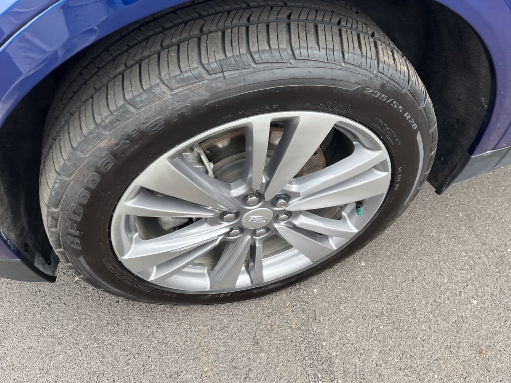 Used 2024 Cadillac XT5 Premium Luxury w/ LPO, Floor Liner Package AWD/4WD image 10
