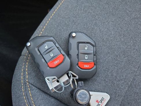 Used 2024 Jeep Wrangler Sport S image 32