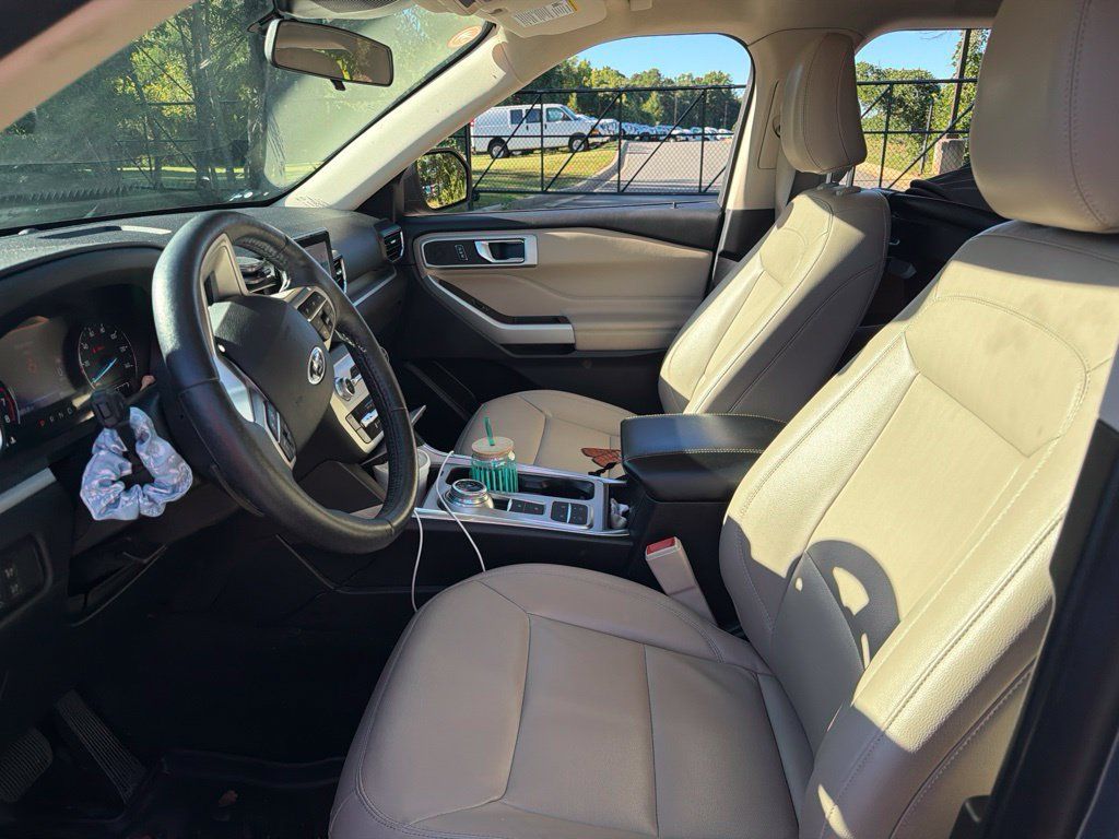 Used 2021 Ford Explorer XLT w/ Equipment Group 202A RWD image 8