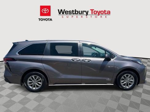 Certified 2021 Toyota Sienna XLE FWD image 7