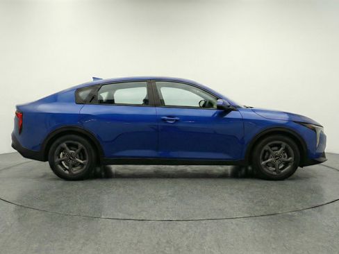 Used 2025 Kia K4 LXS FWD image 11