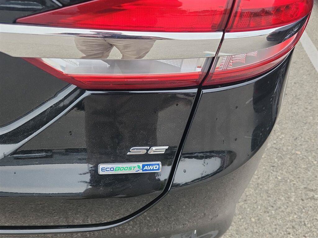 Used 2017 Ford Fusion SE w/ Fusion SE Technology Package AWD/4WD image 5