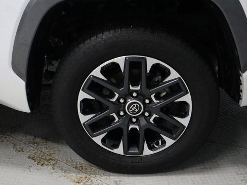 Used 2024 Toyota Tundra Limited AWD/4WD image 19