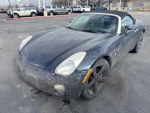 Used 2007 Pontiac Solstice w/ Preferred Package image 2
