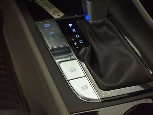 Used 2025 Hyundai Elantra SEL image 17