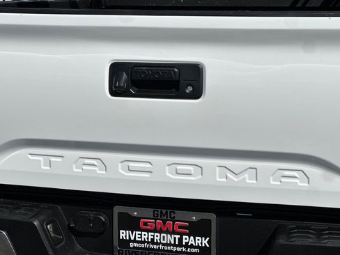 Used 2020 Toyota Tacoma TRD Off-Road AWD/4WD image 42