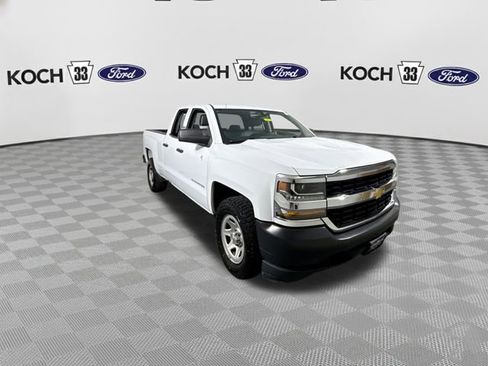 Used 2017 Chevrolet Silverado 1500 W/T w/ Trailering Package image 2