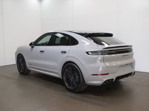 New 2026 Porsche Cayenne GTS image 3