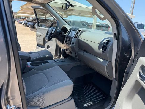 Used 2021 Nissan Frontier SV w/ Midnight Edition Floor Mats image 17
