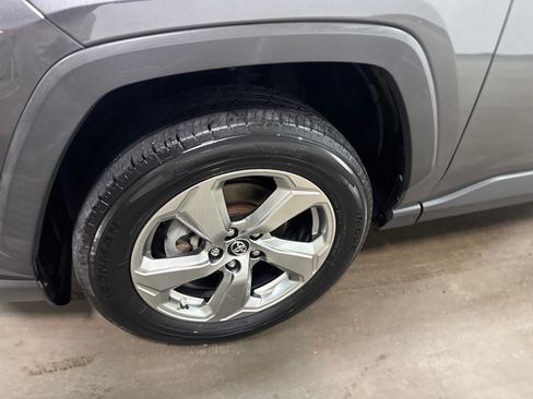 Used 2019 Toyota RAV4 Limited AWD/4WD image 6