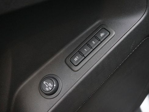 Used 2024 Chevrolet Equinox Premier AWD/4WD image 24