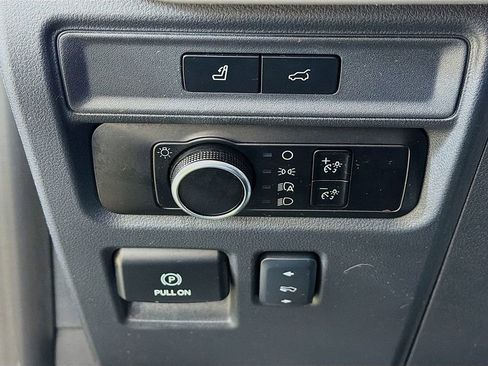 Used 2024 Ford Expedition XLT image 32