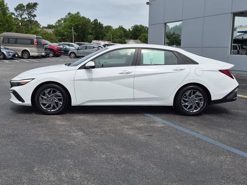 Used 2024 Hyundai Elantra SEL FWD image 5
