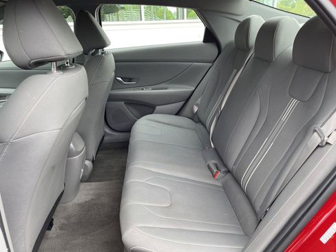Used 2024 Hyundai Elantra SEL FWD image 31