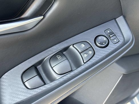 Used 2025 Nissan Sentra SV FWD image 17
