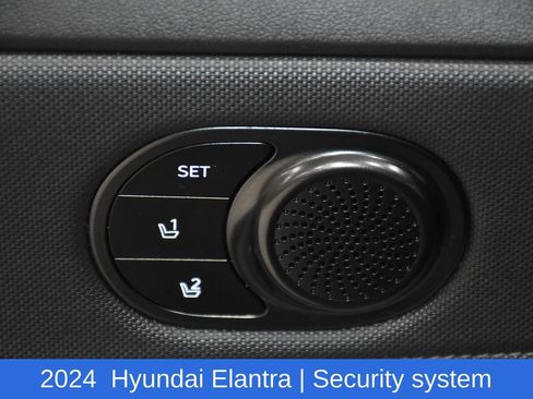 Used 2024 Hyundai Elantra Limited image 21