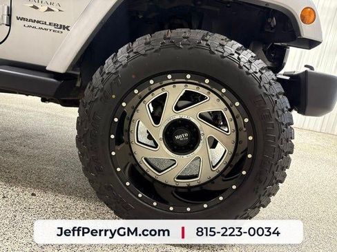 Used 2018 Jeep Wrangler Unlimited Sahara w/ Connectivity Group AWD/4WD image 29