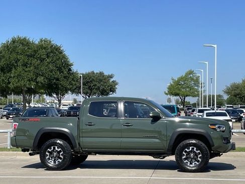 Used 2022 Toyota Tacoma TRD Off-Road w/ TRD Premium Off Road Package AWD/4WD image 3