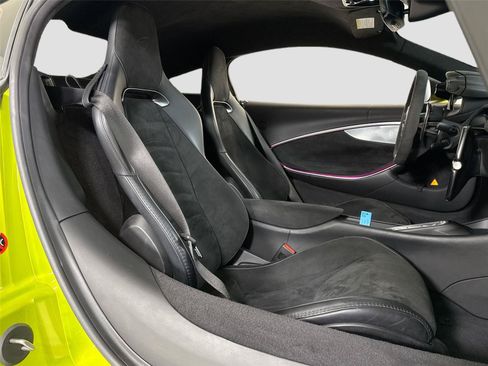 Used 2023 McLaren Artura RWD image 21