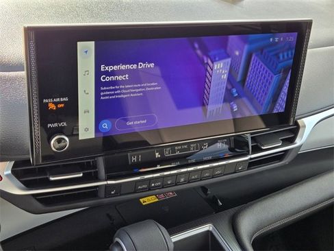 Used 2025 Toyota Sienna XLE image 24