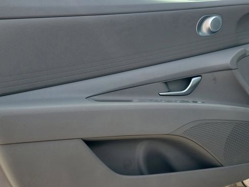 New 2026 Hyundai Elantra SE image 16