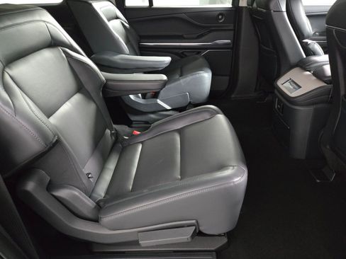 New 2026 Lincoln Navigator L Premier AWD/4WD image 18