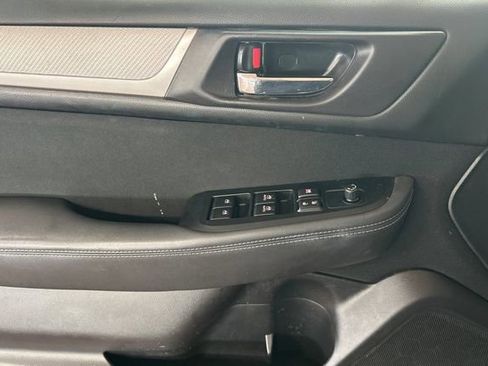 Used 2017 Subaru Outback 2.5i Premium image 12