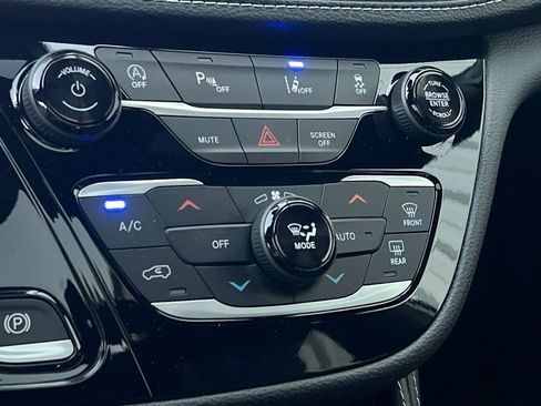 New 2026 Chrysler Pacifica Limited w/ Uconnect Theater Family Group image 23