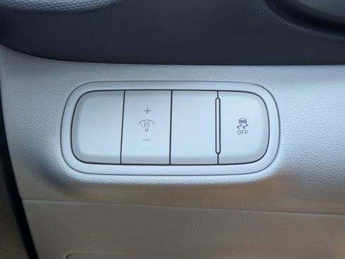 Used 2025 Hyundai Venue SEL FWD image 23