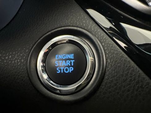 Used 2019 Toyota C-HR XLE FWD image 26