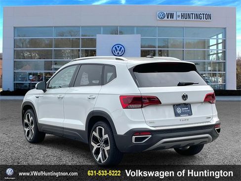 Certified 2022 Volkswagen Taos SEL image 4