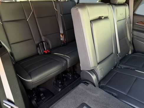 Certified 2022 Cadillac Escalade Premium Luxury image 32